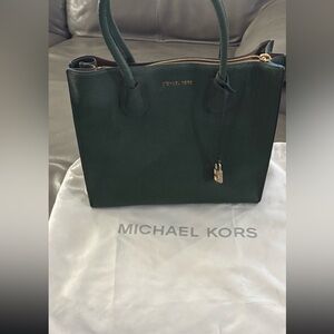 🆕 Michael Kors Pebble Leather - Fern Green Handbag with Gold Accents